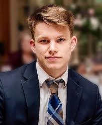 Sasha Hansen's Instagram, Twitter & Facebook