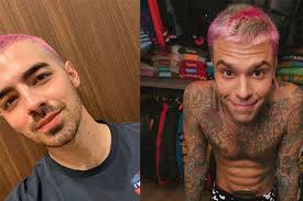 Mar 14, 2022 · taglio capelli uomo: Chi Dice Che Il Rosa E Un Colore Da Femmine Spopola Tra Gli Uomini La Moda Dei Capelli Pink