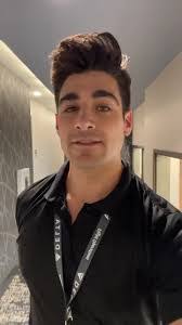 Andrew Lenox's Instagram, Twitter & Facebook