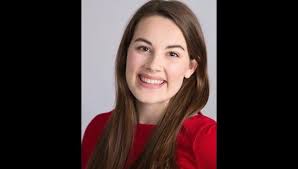 Pichler sparkles as 'guest princess' in Chicago Improv show