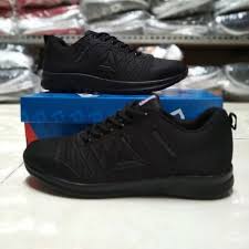 Jadi, kamu tidak perlu khawatir takut dirugikan ketika memesan produk sepatu yang kamu inginkan. Jual Sepatu Sekolah Hitam Polos Reebok Hitam Pria Wanita Hitam 36 Kab Sidoarjo Desi Seller Sport Tokopedia