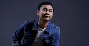 Desi anwar & raditya dika share their own experience of applying minimalist living into their. Raditya Dika Masuk Jajaran Selebgram Termahal Di Dunia