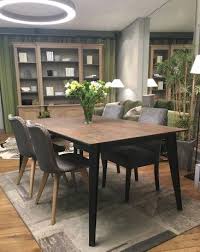 Une Table De Repas Extensible Avec Un Superbe Plateau En Ceramique Effet Rouillee La Table Ideale P Table Salle A Manger Decoration Maison Table En Ceramique