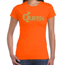 Kleurplaat kroon koningsdag knig und knigin mit fliegenden taube. Koningsdag Queen T Shirt Oranje Met Gouden Letters En Kroon Dames Partyshopper Oranje Artikelen Winkel