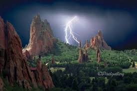 Colorado Lightning Strikes The Garden Of The Gods Colorado Springs Colorado Lightning Strikes Science And Nature Colorado