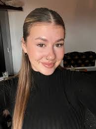 Tracy Bastin's Instagram, Twitter & Facebook