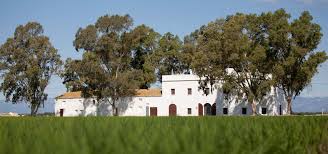 La barraca vilbor està situada al bell mig del delta de l'ebre, la zona humida més important de catalunya, declarada reserva de la biosfera. Mas Illa De Riu Rural Accommodation Ebro Delta Sant Jaume D Enveja