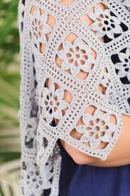 You Ve Seen Granny Square Shawls Before But You Probably Haven T Seen One With Such A Unique Sh Crochet Shawls And Wraps Shawl Crochet Pattern Crochet Scarves