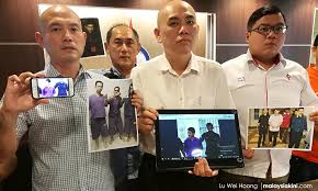 Lelaki bergelar datuk seri yang menyerang anggota rela didakwa di mahkamah majistret ampang dengan empat tuduhan menyerang dan mencederakan tiga anggota rela. Dap Persoalkan Pdrm Kenapa Datuk Seri Yang Pukul Rela Tak Pakai Baju Lokap Ketika Direman Ameno World