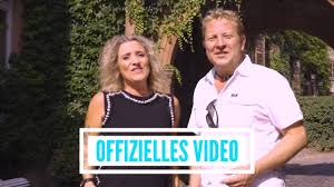 Download and listen online your favorite mp3 songs and music by daniela alfinito. Daniela Alfinito Stefan Peters Lass Uns Wieder Einmal Tanzen Geh N Offizielles Video Chords Chordify
