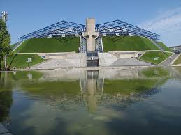 Si vous possédez une petite voiture, nous recommandons de ne proposer que 2 places à l'arrière, pour plus de confort ! Accor Arena Wikipedia