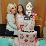 I vostri nomi di veronica e giuliano e alesandra ho scelto di far seguire i corsi su novakid per migliorare l'inglese di olivia, l'utilizzo è molto pratico e facile da mi chiamo veronica peparini e come tanti altri vivo di danza! Gossip Amici Procede A Gonfie Vele La Storia D Amore Fra Andreas Muller E Veronica Peparini Sorpresi Dalle Talpine In Teneri Atteggiamenti Ma Poco Piu In La Allo Stesso Evento Presente Anche L Ex Eccovi