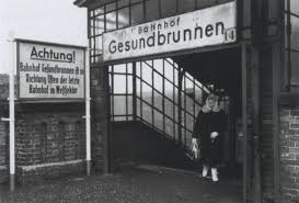 S Bahnhof Gesundbrunnen West Berlin Von Karl Ludwiglange Bahnhof Berlin Bvg Berlin