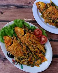 Bawang batak ( lokio ) adalah bawang yang berasal dari batak, biasa sering digunakan di dapur orang melayu dan medan, bagian yang digunakan untuk memasak adalah ubinya dan biasa digunakan untuk memasak masakan seafood. Resep Istimewa Arsik Ikan Mas Ala Sukmawati Rs Bahan 3 Ekor Ikan Mas Segar Air Jeruk Nipis 100 Gr Bawang Batak Lokio Buang Akarnya Potong Jadi 3 Bagian 150