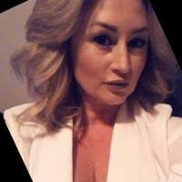 Becca Holmes's Instagram, Twitter & Facebook