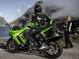 The kawasaki z1000 — redefining what it means to be naked. Kawasaki Z 1000sx 2014
