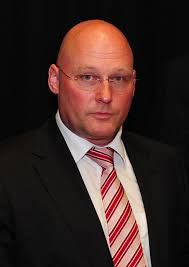 Na ja, es ist ja erst das zweite buch. Klaus Hoffmann Produzent Wikipedia