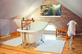 Dachschrägen können ein badezimmer aber auch wohnlich und gemütlich machen und geben einen. Badewanne Unter Dachschrage 22 Susse Modelle Archzine