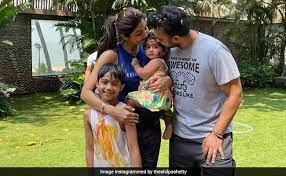See more ideas about shilpa shetty, fashion, shilpa shetty saree. In Shilpa Shetty S Holi Album Baby Samisha Steals The Show See Pics