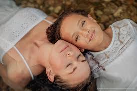 Elizabeth Bare's Instagram, Twitter & Facebook