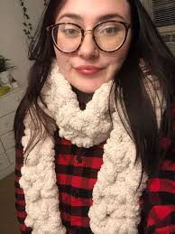 Hello, I came to show you this square that I'm finishing, I love to crochet  in my spare time. I thought about making a blanket, I think it will look  beautiful with