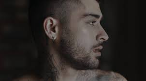 Ascolto ancora le canzoni con le cuffiette con il filo e spesso cammino con lo sguardo basso nel. Zayn Malik Better Traduzione Testo Con Significato E Video