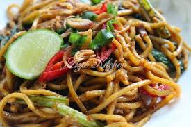 Sebab tu tekstur mee goreng mamak jadi agak tebal dan macam bersalut sedikit. Mee Goreng Basah Dia Isteri Luar Biasa Azie Kitchen