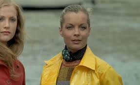 Claude sautet's romantic drama césar et rosalie (cesar and rosalie) stars romy schneider as rosalie, a beautiful young woman involved with successful businessman cesar (yves montand). Cesar Et Rosalie Film Movement