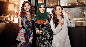 Hasbi rabbi siti nordiana amp ustaz shahrizan official music video. Siti Nordiana Siti Saleha Elizabeth Tan Kembalikan Nostalgia Baju Kurung Eksklusif Emel By Melinda Looi Gempak