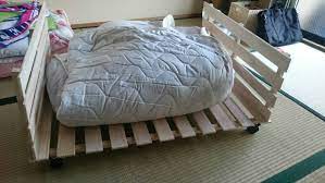 ふとん収納をすっきり 収納すのこをdiyで これからの湿気対策に ふとんを乗せるとこんな感じです 押し入れ収納 アイデア 布団収納棚 diy 布団収納棚