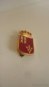 Escudo de la comunidad el 9 de junio de cada año se celebra el día de la región de murcia, coincidiendo con la fecha de la ley orgánica del estatuto de autonomía. Pin Escudo De La Region De Murcia Escudo Murcia Regiones