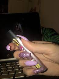 The kandypens amber rose is a pen designed by the model and it shares her unique, fabulous aesthetic. Bape