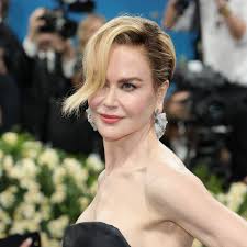 Tommy Paul's influencer girlfriend Paige Lorenze stuns in sporty mini dress 