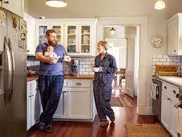 New Episodes Of Your Favorite Hgtv Shows Are Coming Soon Hgtv Home Town Hgtv Hgtv Kitchens Hgtv Living Room