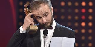 Jan böhmermann likes to keep his private life private and rarely expresses any serious comments about it. Jan Bohmermann Ich Habe Sie Angelogen Von Vorn Bis Hinten Tv Derstandard At Etat