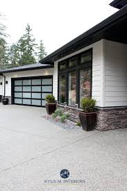 Black And White House Exterior Paint Exterior Painting 4 Tips To Read Before Picking A Paint Colour Exterior House Paint Color Combinations House Paint Exterior House Paint Color Combination