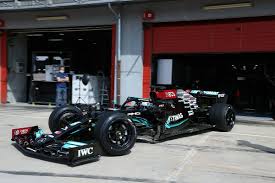 Go behind the scenes and get analysis straight from the paddock. Formel 1 Mercedes Sagt Pirelli Reifentest Wegen Budgetlimit Ab
