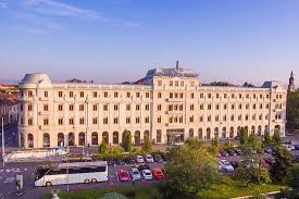Duminică, 5 aprilie, cu ocazia aniversării zilei nato, la sediul academiei forţelor terestre „nicolae bălcescu din sibiu au fost arborate drapelul naţional al româniei şi drapelul. Continental Forum Sibiu Ab 59 6 9 Bewertungen Fotos Preisvergleich Rumanien Tripadvisor