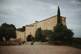 Con el buen tiempo, el exterior del hotel con piscina can lluc en ibiza es el mejor lugar para pasar un rato delicioso. Forest Wedding At La Garriga De Castelladral Spain Amanda Rob