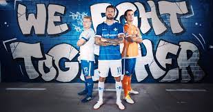 Gleichzeitig präsentieren die lilien aber auch schon den fünften. Craft Und Darmstadt 98 Prasentieren Neues Heim Trikot