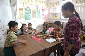 Melatih logika & memecahkan masalah. Membantu Siswa Kelas Satu Sd Di Malinau Mengenal Dan Menulis Kata Huruf Dan Angka Inovasi