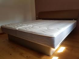 Ihr Neues Wasserbett Konnen Sie Bei Uns Vollig Individuell Zusammenstellen Egal Ob Wie Hier Mit Ganz Viel Stauraum Oder Und Im Sommer Kuh Wasserbett Bett Raum