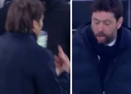 Il gesto dell'allenatore dell'inter in risposta alle provocazioni dalla tribuna, alla fine del primo tempo della semifinale di ritorno contro la juventus, sua ex squadra. Agnelli Conte Insulti E Dito Medio Il Caos Di Inter Juventus E I Video Affaritaliani It