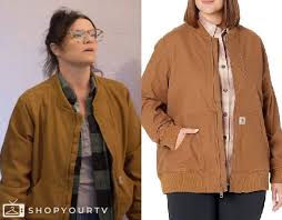 Unsellable Houses: Season 5 Episode 1 Lyndsay's Brown Bomber Jacket