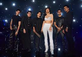 Кристиан серратос, гэбриел чаварриа, рикардо чавира и др. Netflix S Selena The Series Celebrates Her Rise To Stardom And Mexican American Life