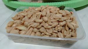 Khasiat satu ini didukung oleh kandungan senyawa organosulfur bernama diallyl trisulfide di dalamnya. Snack Fried Peanut With Garlic Kacang Goreng Bawang Putih Youtube