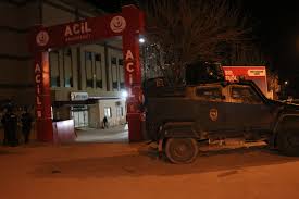 Uzun süreli ilişkileri aynı gün bir şekilde sonlanan fikret ve solmaz tesadüfen tanışırlar. Adiyaman Da Iki Aile Arasinda Silahli Kavga 7 Kisi Oldu 2 Kisi Yaralandi Independent Turkce