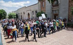 2.9/10 is this your business? Wits Agrees To Provide Beds To Stranded Students Src