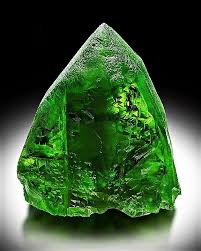 Peridot Pakistan In 2020 Minerals Crystals Rocks Minerals And Gemstones Crystals Minerals