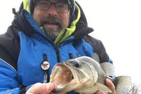 Chicago fishng: Bit more ice & mixing lakers and few browns with perch